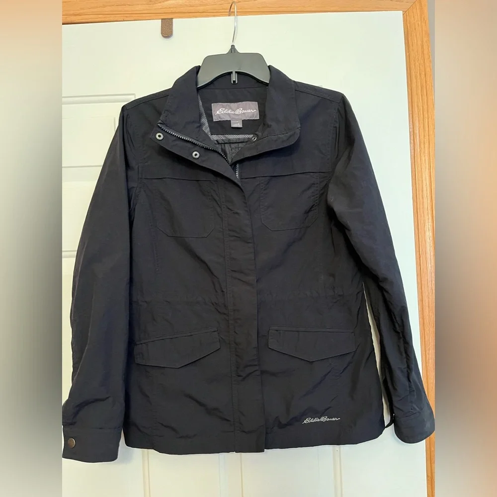 Women’s Eddie Bauer black utility active  hiking casual jacket. Size small